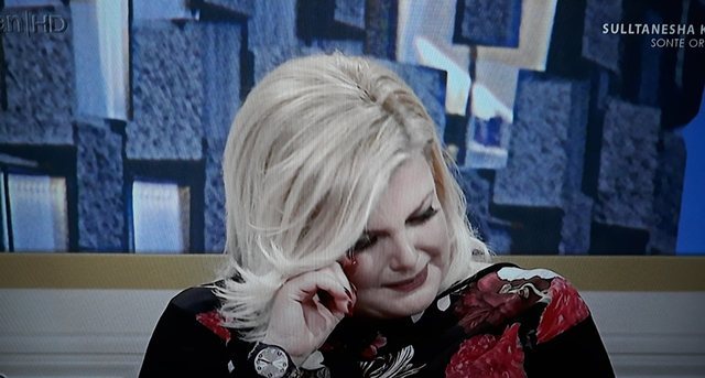 Eni Çobani përlotet live, çfarë ndodhi në emisionin e Rudinës? (FOTO)