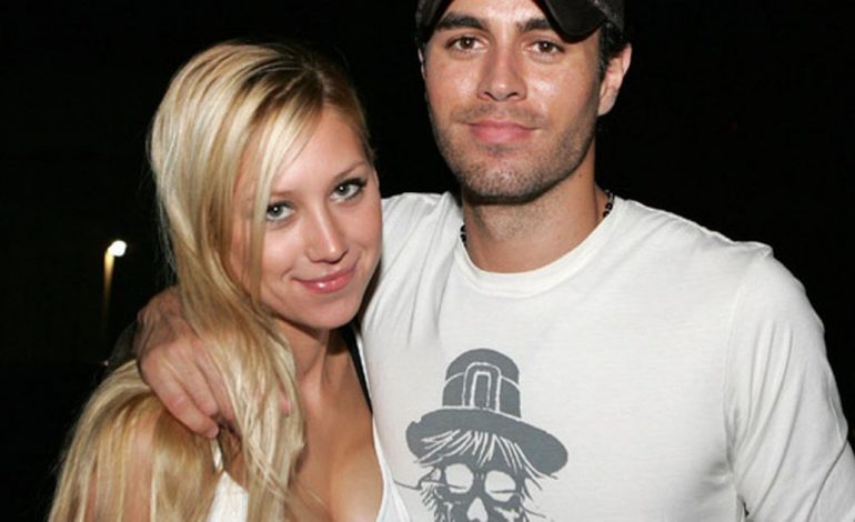 “Dielli im”, Enrique Iglesias njeh fansat me një prej vogëlushëve të tij (FOTO)