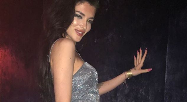 Era Istrefi zbulon se me kë është e dashuruar, mësojeni dhe ju… (VIDEO)