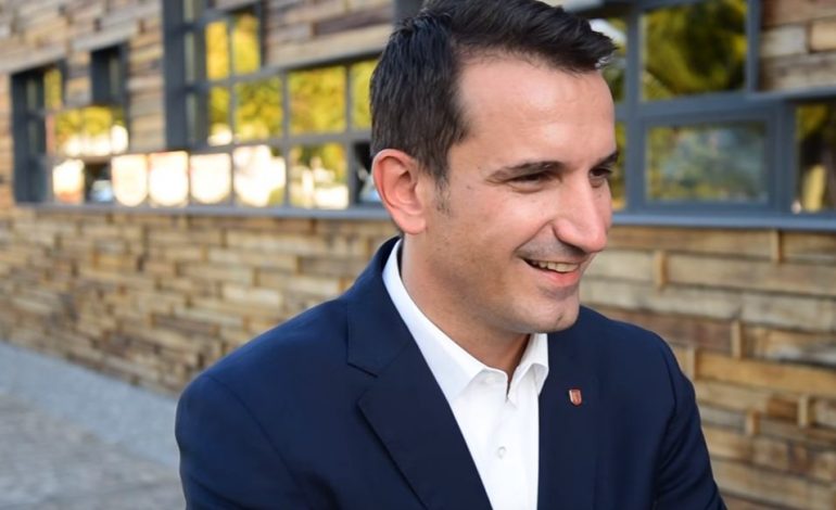DEBATI PËR TEATRIN/ Kryebashkiaku Veliaj SIGURON: Nuk do të ketë kullë. Do të jetë… (VIDEO)