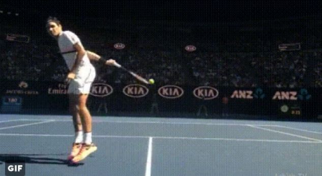 VIDEO/ Vitet kalojnë, por klasi mbetet për Roger Federer