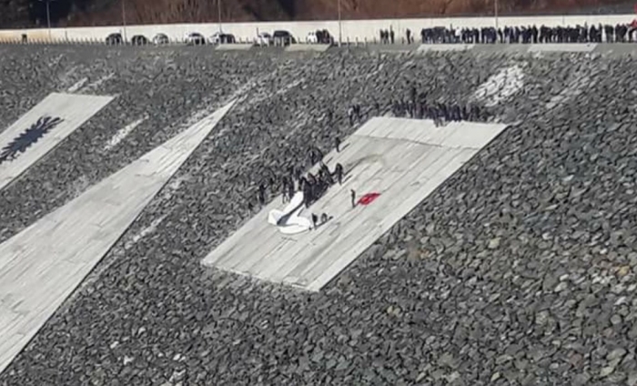 Protestuan kundër vendosjes së flamurit turk në Qafë-Mollë, procedohen 60 persona