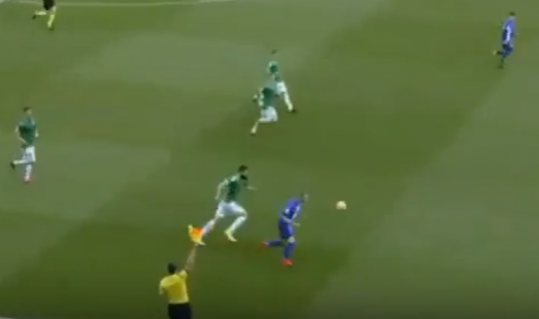 (VIDEO) “Vdes” “Fair Play”, albitri sinjalizon por ish-sulmuesi i Barcelonës vazhdon lojën dhe shënon