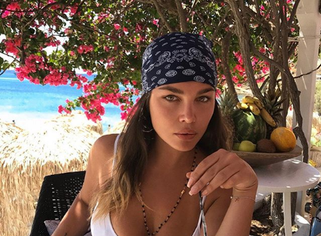 Shkatërrim për meshkujt, Françeska tregon gjoksin pa reçipeta (FOTO)