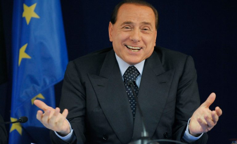 Habit Berlusconi: “Me presidentin e Mediaset kam bërë garën e urinës, se kush e çon më larg…”