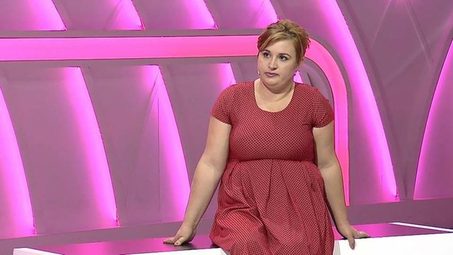Kishte 3 adresa fallco në Facebook dhe fliste me femra të tjera, gruaja i bën namin në televizion