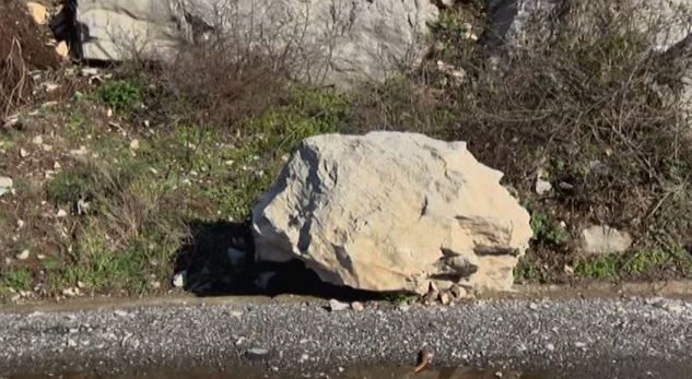 “Prapë GURËT?”/ 4 muaj pas vdekjes tragjike të tre personave, Torovica sërish probleme me shkëmbinjtë