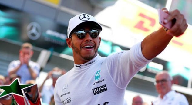 Hamilton, argëtim në borë me Snowboard e Motoslite