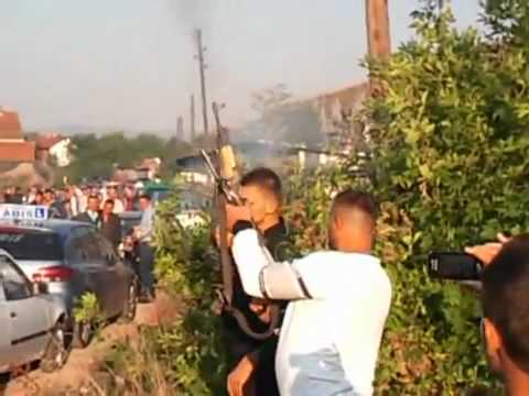 “Në Laç ja kanë krisur me armë”/ Videoja që tregon pamjet si u “festua” ardhja e 2018