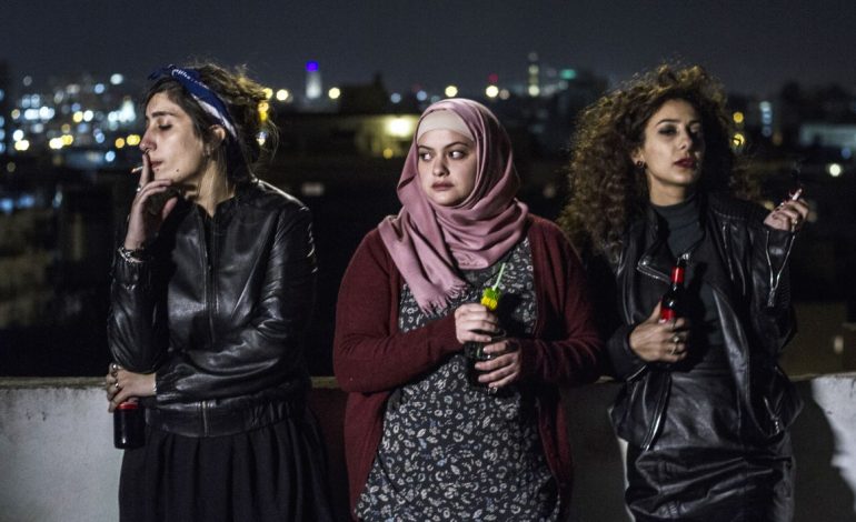 Regjizorja palestineze në përgëzimet, kërcënimet me vdekje dhe suksesin e madh në ekran