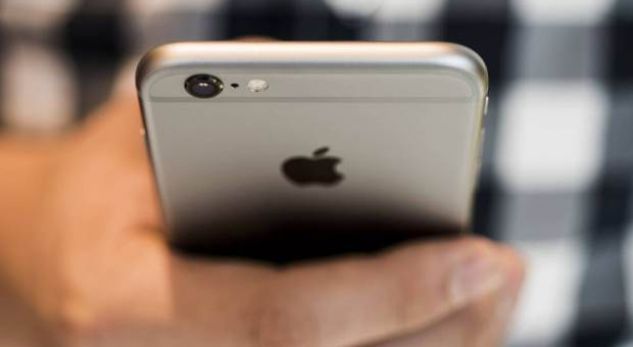 Bleu një iPhone, u shokua nga ajo që gjeti brenda tij (VIDEO)