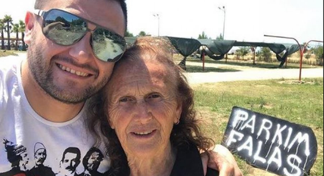 “A të ta vjedh pak shprehjen?” Ija e Besit publikon FOTON dhe KUNJOS Ramën. Ja çfarë thotë…