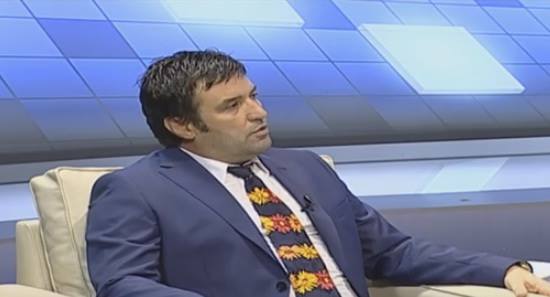 Ish-nëndrejtori i BURGUT thyen arrestin/ Gruaja nxjerr SEKRETIN, festë me shampanjë…(VIDEO)