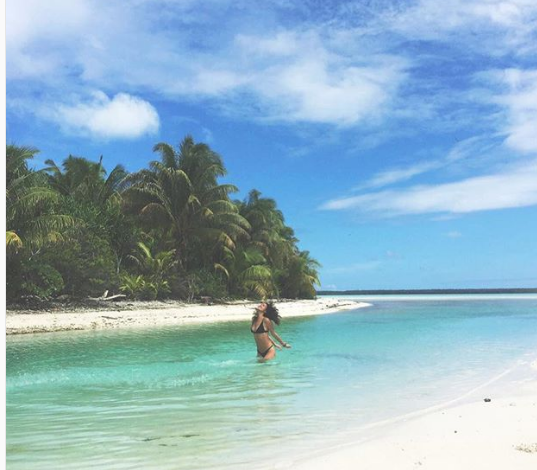 Trondit rrjetin Irina Shayk: Ja si duket me bikini (FOTO)