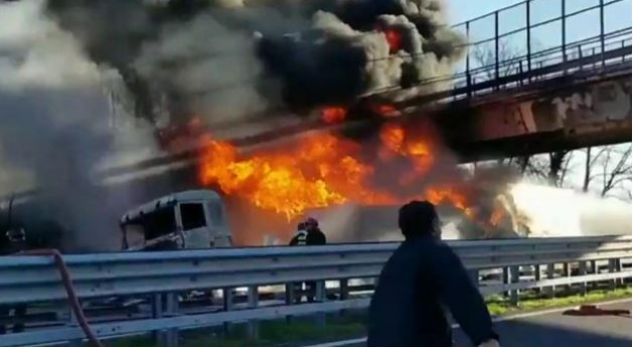 Aksident tragjik në Itali, shpërthimi i cisternës në autostradë shkakton 6 viktima