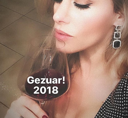 Për festa në shtëpinë e Ledina Çelos/ Këngëtarja shfaqet më seksi se kurrë (FOTO)