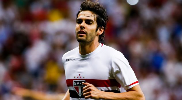 Njihuni me 10 futbollistët që ishin të pasur para se të bëheshin të famshëm