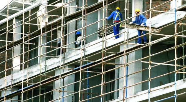 Ndërton pa leje dhe shkakton vdekjen e një punëtori. 60-vjeçari në Berat e pëson keq