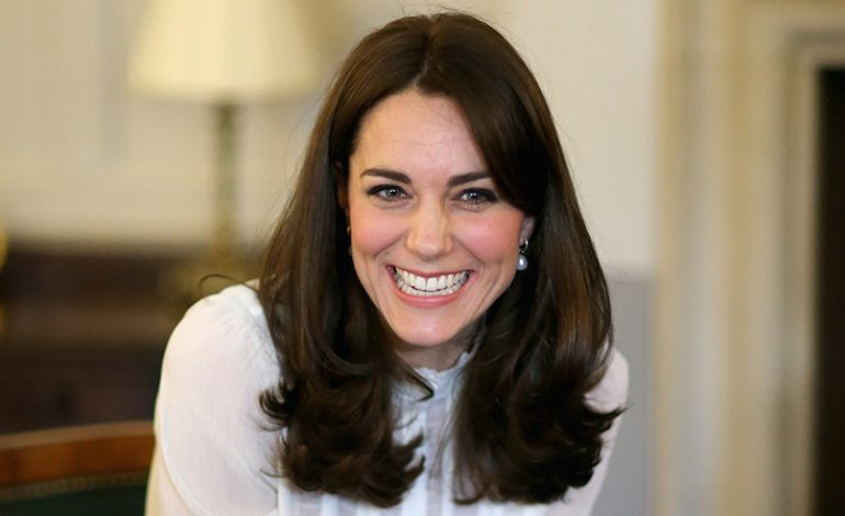 Thjeshtësia e Dukeshës Kate Middleton, 4 vjet me të njëjtën pallto (FOTO)