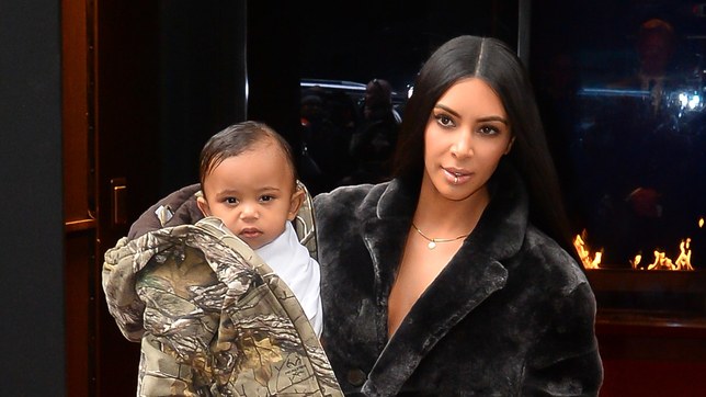 Kim Kardashian iu përgjigjet atyre që e akuzuan se e la vetëm djalin e sëmurë për një festë