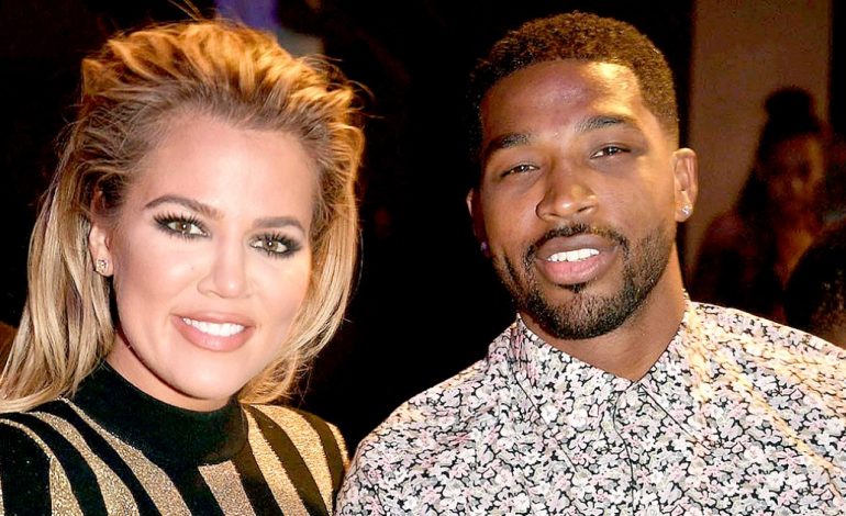 Khloe Kardashian është “zyrtarisht gjashtë muaj” shtatzënë! Shihni fotot e saj të reja…