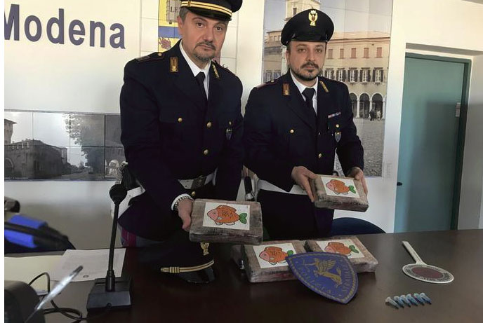 Makina e mamasë merr më qafë shqiptarin, i gjendet 1 mln euro kokainë e pastër