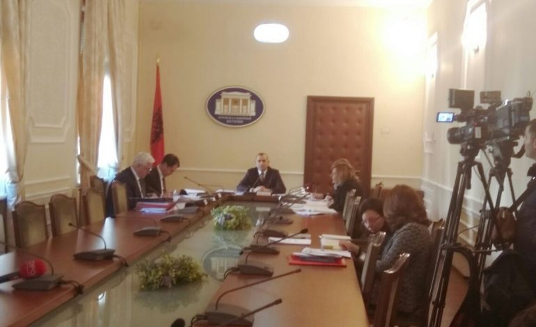 Komisioni për zgjedhjen e anëtarëve të KLGJ-së dhe KLP/ PD: Keni hall se iu bie në qafë…