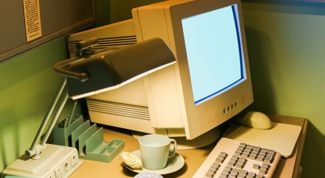 Fillimet e internetit në Shqipëri! Lidhja e parë në 1989
