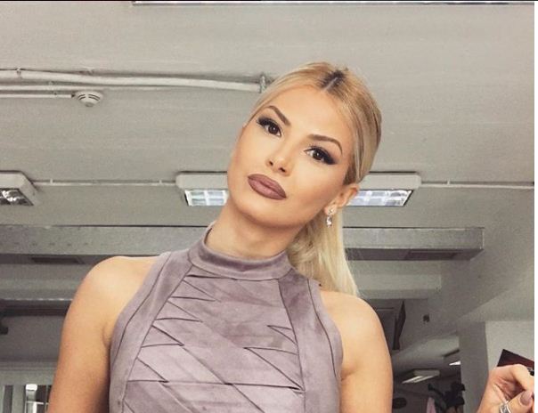 Marina Vjollca ndryshon look tërësisht, shikoni sa e ëmbël duket ajo (FOTO)