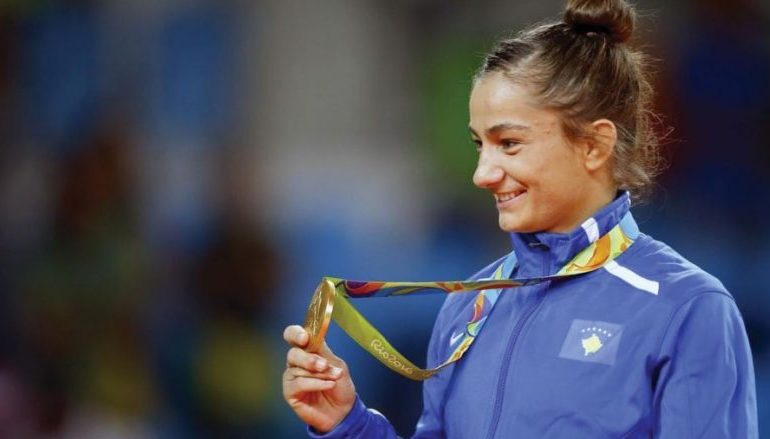 Gjesti i rrallë i Majlinda Kelmendit, shet Medaljen e Artë për të ndihmuar fëmijët me kancer