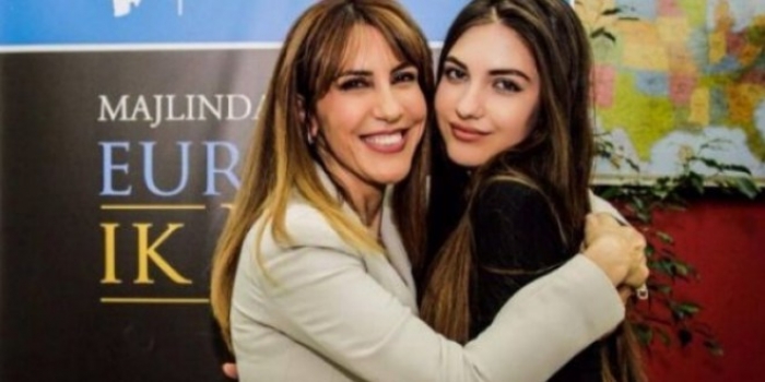Vajza e Majlinda Bregut bën FOTO, por shikoni si ngacmohet nga djemtë e rrugëve të Francës