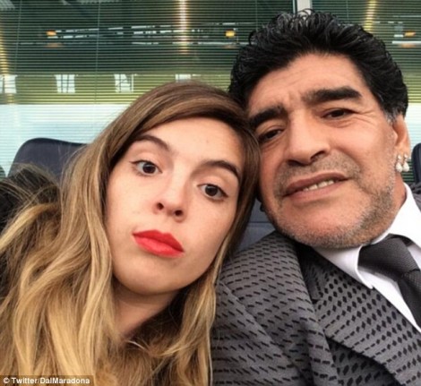 Maradona sërish në kaos me vajzat, refuzon ftesën e martesës së Dalmës