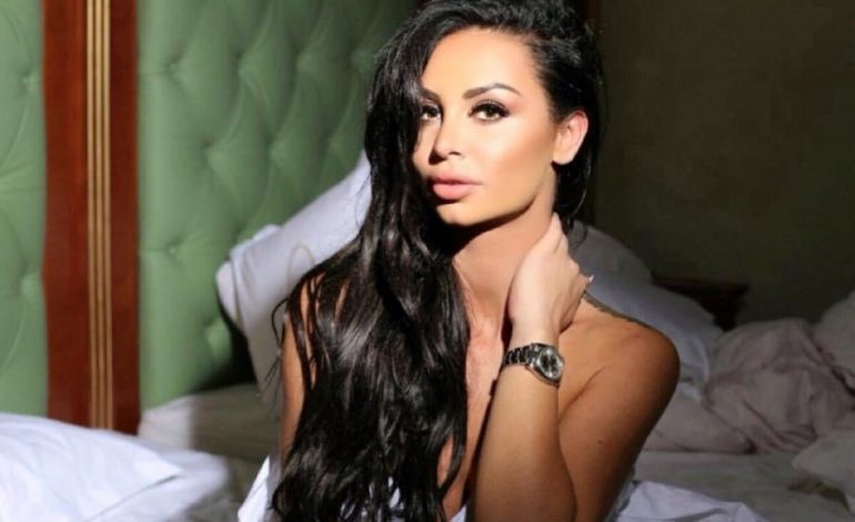 Buzëkuqja më seksi! Marina Fara në super formë… (FOTO)