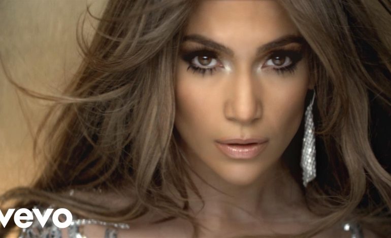 Jennifer Lopez risjell gërshetat në modë ashtu si nuk jua merrte mendja