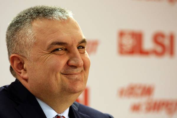Shqiptarët e trojeve, në kor kundër Metës. Pse nuk na jep pasaportën e Shqipërisë?