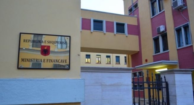 Ministria e Financave: Institucionet që nuk paguajnë sigurimet mbeten pa rrogat e muajit pasardhës