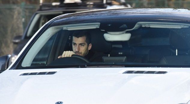 Mkhitaryan me lot në sy përshëndetet me shokët te Man United