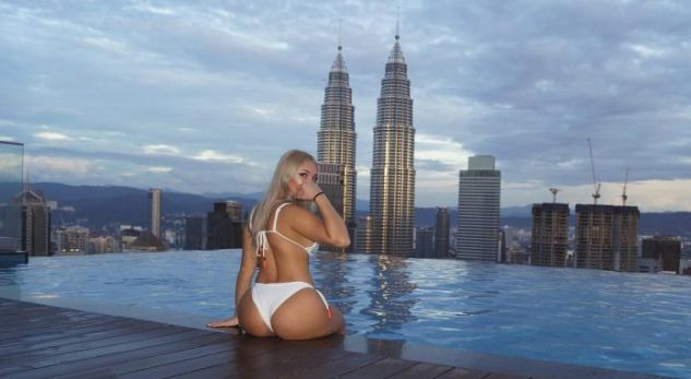 Harrojeni Kim Kardashianin, vajza me trupin më të mirë në botë është kjo (FOTO)