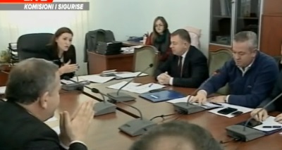 Kreu i Policisë nuk paraqitet në Komision, reagon ashpër deputeti i PD: Kërkojmë Hasanin, vjen Hyseni