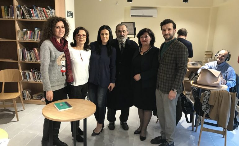 Krijuesi letrar, Moikom Zeqo i dhuron 100 libra bibliotekës “MUSINE KOKALARI”