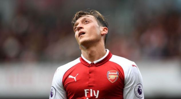 Ozil ende i lënduar, në dyshim për sfidën ndaj Chelseas
