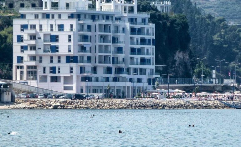 Deputeti socialist: Vjehrri i Bashës do iu marrë shqiptarëve 14 mln euro. Berisha i ekzaltuar: Vendim i …