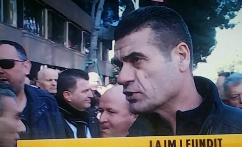 Astrit Patozi në protestën e opozitës: Nuk jam këtu për Lulzim Bashën