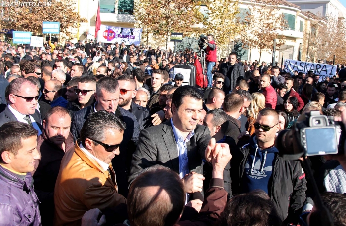 Protesta e 27 janarit, aktori i njohur këshillon: Për karrigen e Lulzim Bashës mos dil, por…