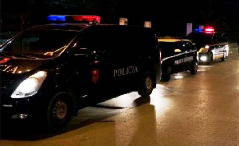 EMRI/ Kalon kufirin me ‘Benz-in’ të mbushur me drogë, arrestohet 49 vjeçari në Qafë-Botë
