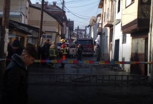 TRAGJEDIA/ U dogjën nga zjarri në banesë. I jepet lamtumira nënës dhe 4 fëmijëve