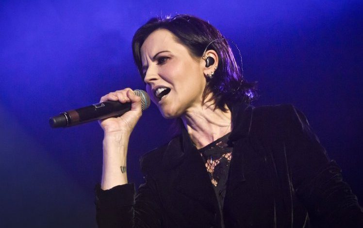 VDEKJA E PARAKOHSHME/ Vokalistja e “Cranberries” gjendet e pa jetë në hotel (VIDEO)