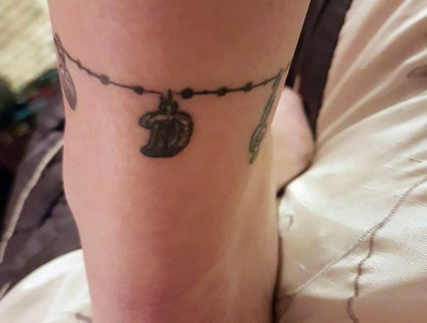 Pas vdekjes së babait, vajza bën tatuazh me hirin e tij…