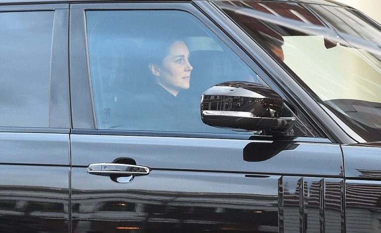 Që ta dini! Edhe princeshat ngecin në trafik… (FOTO)