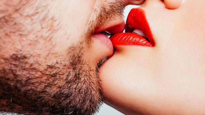 Harrojeni stereotipinë e vjetër. Gratë ‘zgjohen’ shumë më shpejt seksualisht se burrat
